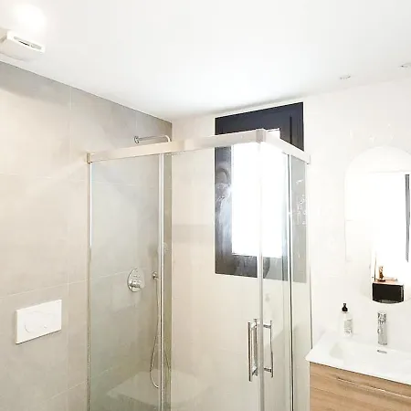 Holiday home A2502 Sky Hill Modern 3-bedroom In *